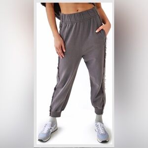 FP MOVEMENT Where the Wind Blows Joggers / Charcoal Grey / XS